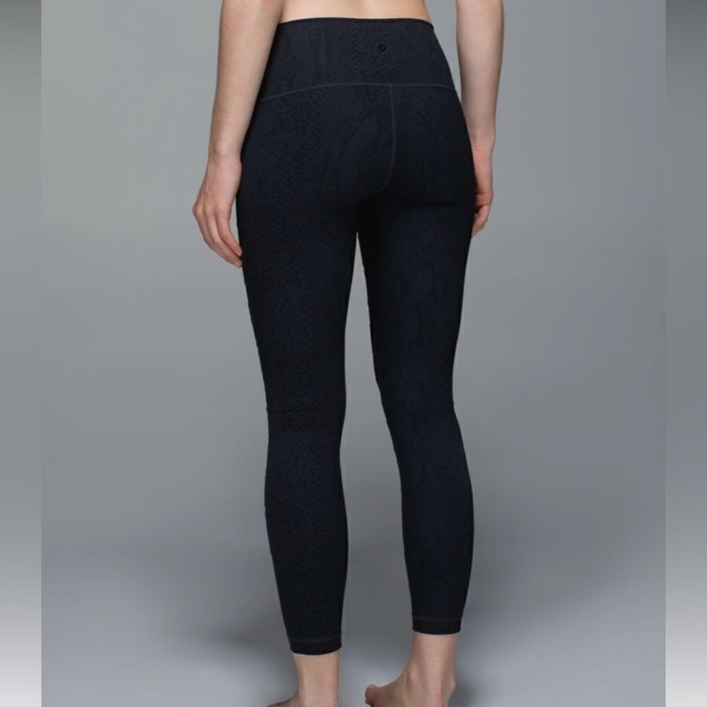 Lululemon High Times Tech Mesh - Picture 2 of 5